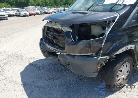 2017 Ford Transit T-250 z USA, uszkodzony, nr VIN 1FTYR1ZM9HKB08710